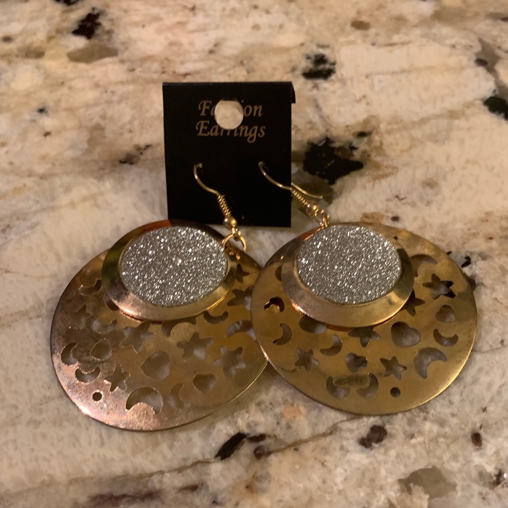 🌙✨🌚Moon and star accent earrings